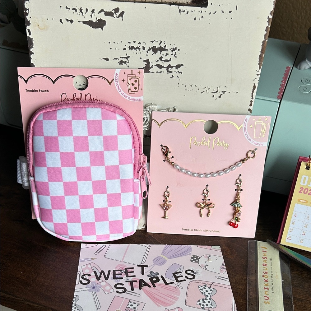 🎀Pink Checkered Tumbler Pouch by Packed Party 🎀 Chain Charms